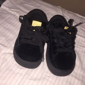Suede Black Toddler7c Pumas With Gold Puma signs